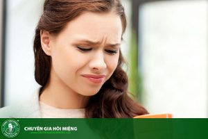 Sau khi ăn xong vệ sinh răng miệng kém gây ra tình trạng chua miệng
