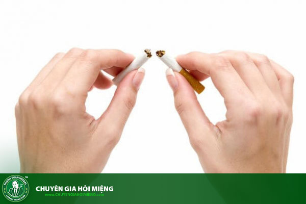 Cần làm gì khi bị hôi miệng?